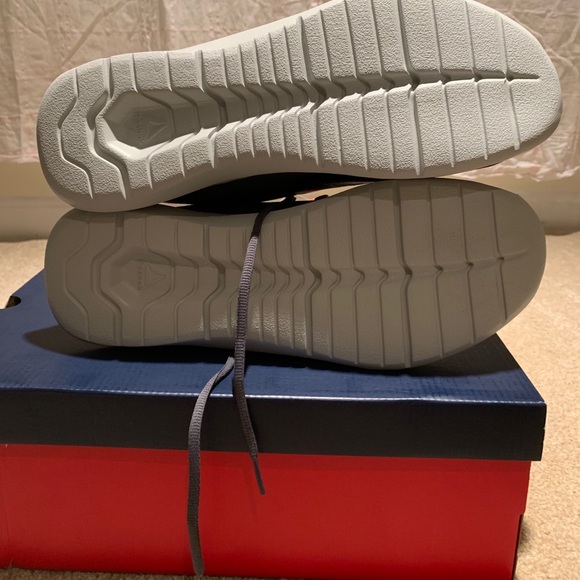 Reebok Energylux 2.0 US11 NEW WITH TAGS! - Picture 4 of 4